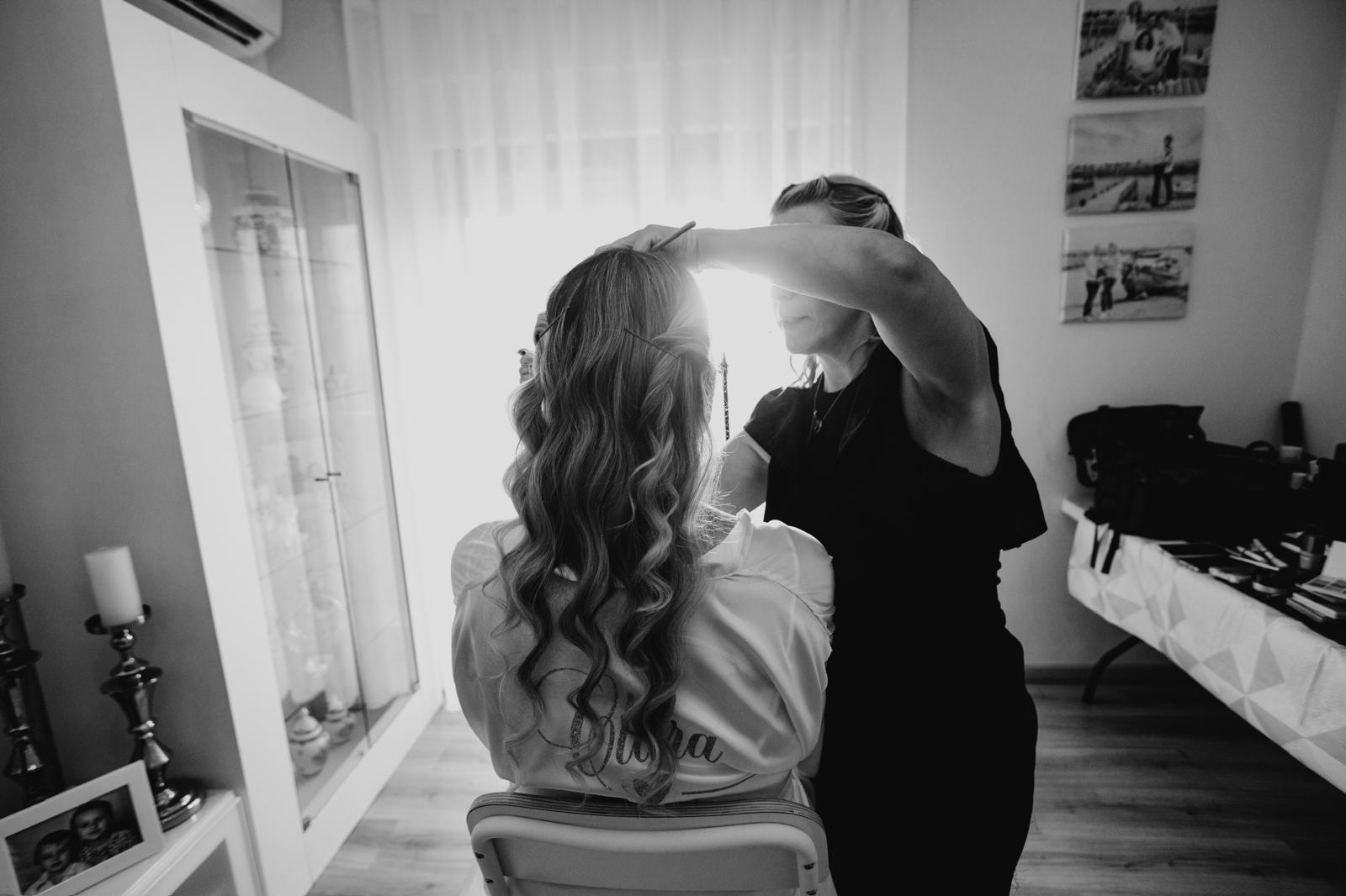Sofia Cordeiro a preparar uma noiva no dia do casamento
